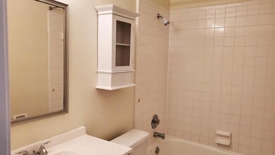 2528 Old Dutch Way in Memphis, TN - Building Photo - Building Photo