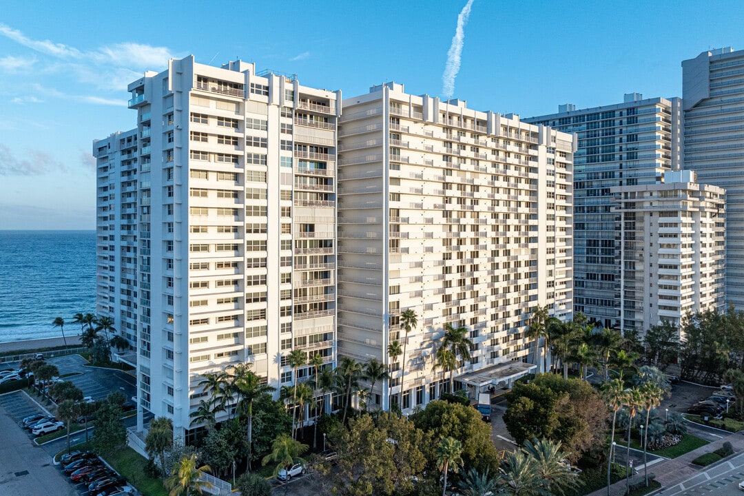 Plaza East Condominium in Fort Lauderdale, FL - Building Photo
