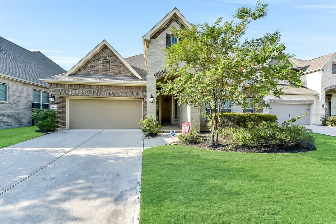 4029 Windsor Chase Dr in Spring, TX - Building Photo