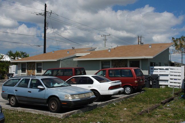 2151 Lincoln St. in Hollywood, FL - Building Photo - Building Photo