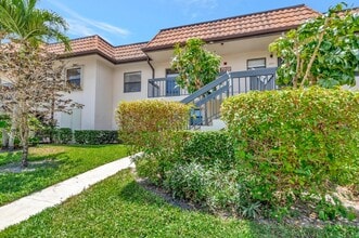 7202 Golf Colony Ct in Greenacres, FL - Building Photo - Building Photo