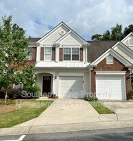 8214 Drakeview Ct in Charlotte, NC - Building Photo