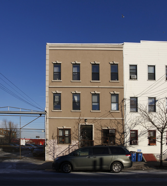 20 Morgan Ave in Brooklyn, NY - Building Photo - Building Photo