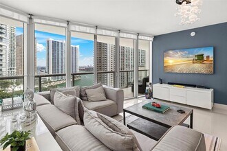 495 Brickell Ave, Unit 1704 in Miami, FL - Building Photo - Building Photo