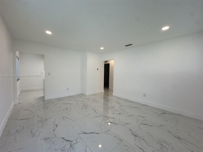 1431 N 14th Way in Hollywood, FL - Building Photo - Building Photo