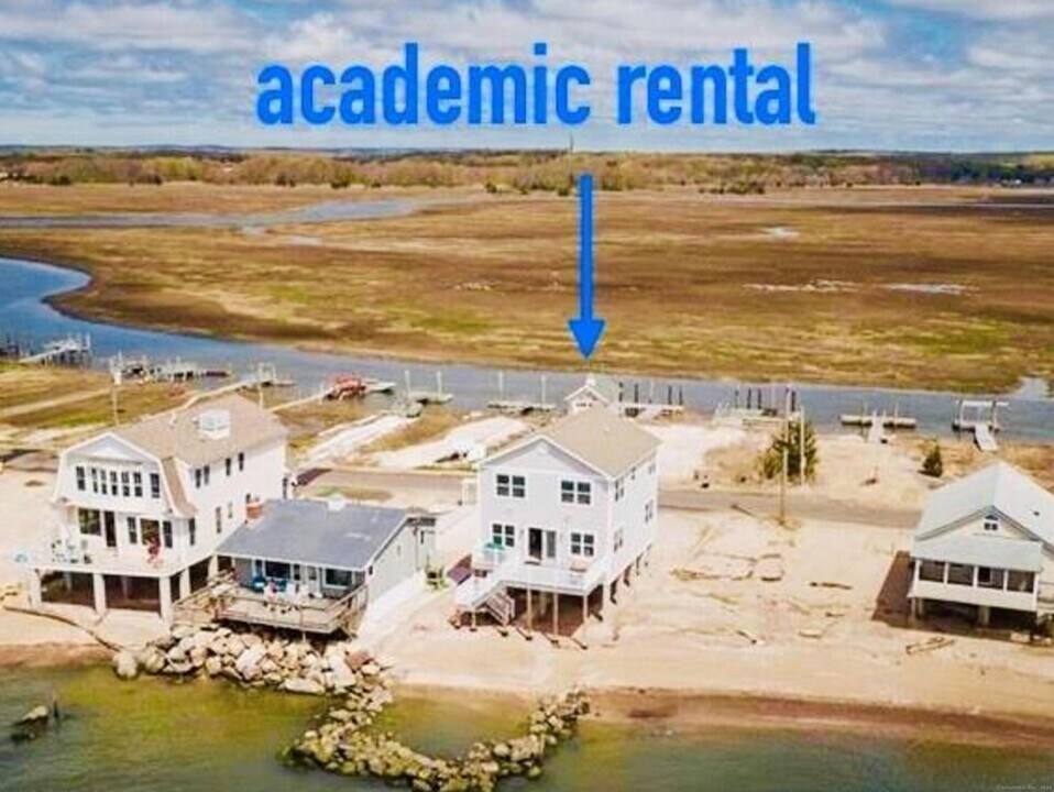 39 Circle Beach Rd in Madison, CT - Building Photo