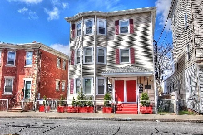 524 Charles St-Unit -1R in Providence, RI - Building Photo - Building Photo