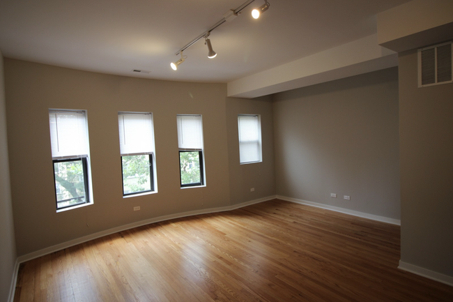 6447 N Claremont Ave, Unit 1