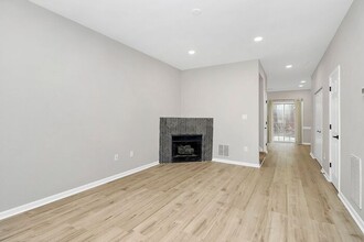 1293 E Woodlawn Rd in Charlotte, NC - Building Photo - Building Photo