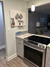 2562 Garden Dr N in Lake Worth Beach, FL - Foto de edificio - Building Photo