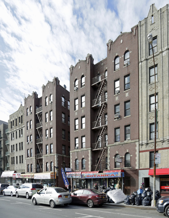 2545 Grand Concourse in Bronx, NY - Foto de edificio