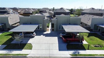 2118 Taxco Ct in Edinburg, TX - Building Photo