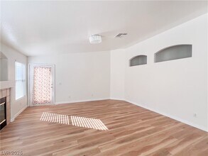 9359 W Sailing Water Ave in Las Vegas, NV - Building Photo - Building Photo