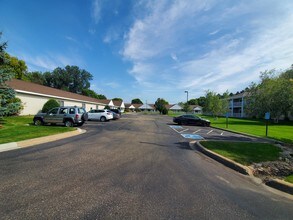 Chauncey Barett Gardens "After 55 Community" in Centerville, MN - Foto de edificio - Building Photo