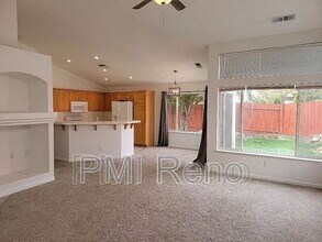 145 Wintercrest Dr in Verdi, NV - Foto de edificio - Building Photo