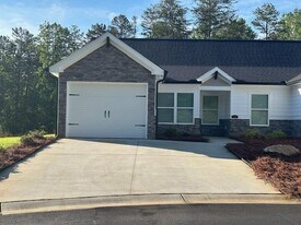404 Brookstone Dr in Dahlonega, GA - Building Photo