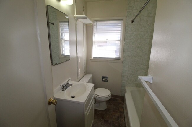 5728 N Assembly St-Unit -1 in Spokane, WA - Building Photo - Building Photo