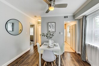 1303 N Ode St, Unit 215 in Arlington, VA - Building Photo - Building Photo