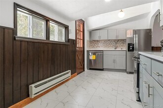 378 Broadway, Unit 4 in Ulster Park, NY - Building Photo - Building Photo