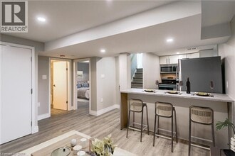 12 Karen Ave in St Catharines, ON - Building Photo - Building Photo