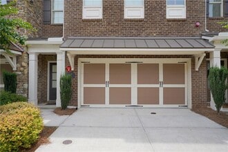949 Opelousas Way in Sandy Springs, GA - Foto de edificio - Building Photo