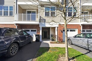 507 Greenland Square in Highland Park, NJ - Building Photo