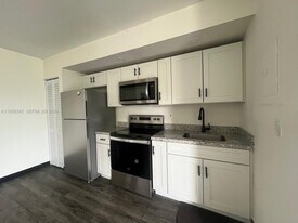 467 NW 8th St in Miami, FL - Building Photo