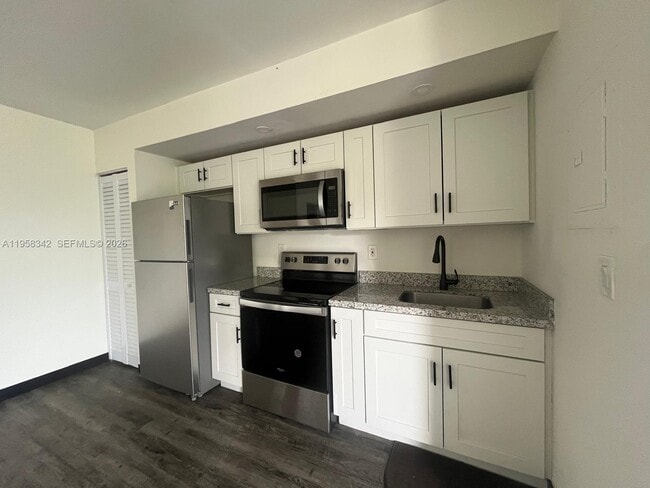 property at 467 NW 8th St