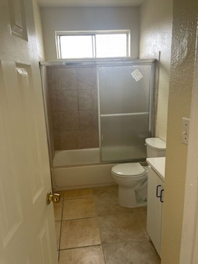 1320 E 75th St in Los Angeles, CA - Building Photo - Building Photo