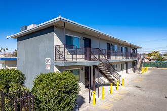 Sunrise Apartments in Las Vegas, NV - Building Photo - Building Photo