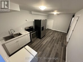 99 Oaktree Dr in Haldimand, ON - Building Photo - Building Photo