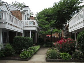 2618 S Arlington Mill Dr in Arlington, VA - Building Photo - Building Photo