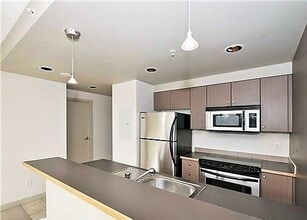 732 Cormorant St in Victoria, BC - Building Photo - Building Photo