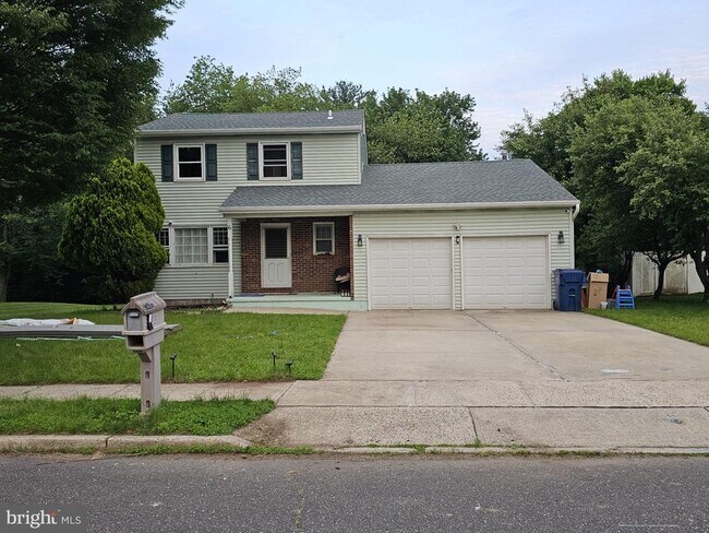 6 Anthony Ln in Lawrence Township, NJ - Building Photo - Building Photo