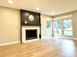 9031 5th Pl W, Unit B in Everett, WA - Building Photo - Building Photo
