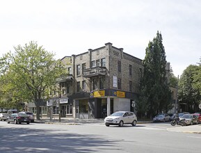 5651-5659 Sherbrooke Rue O in Montréal, QC - Building Photo - Building Photo