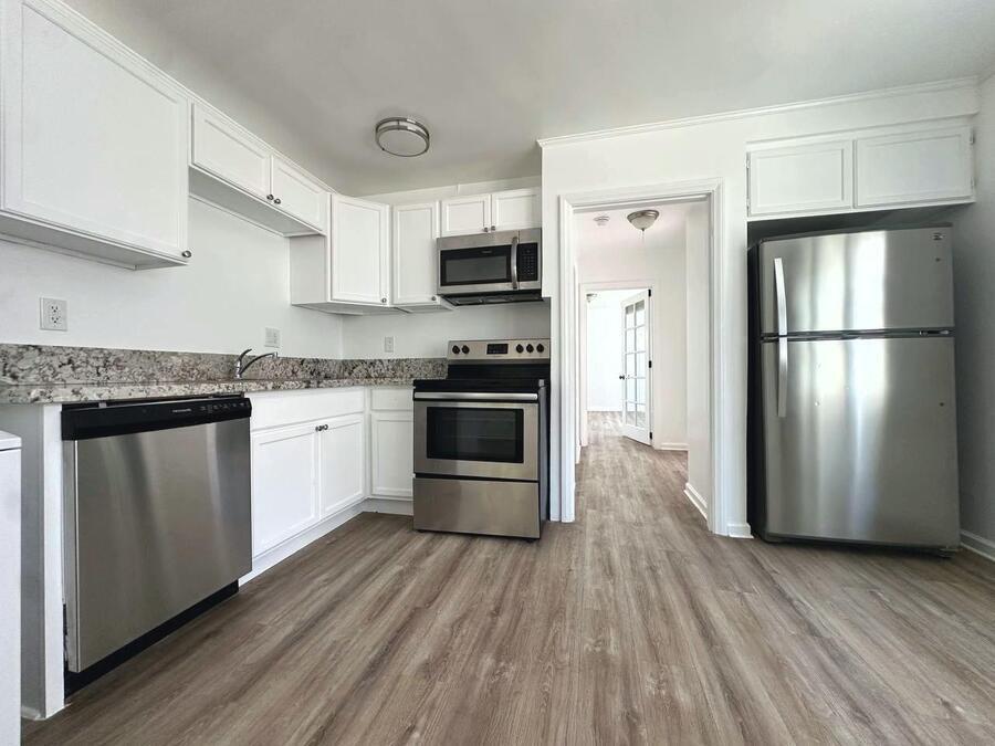 1556 S Beverly Glen Blvd in Los Angeles, CA - Building Photo