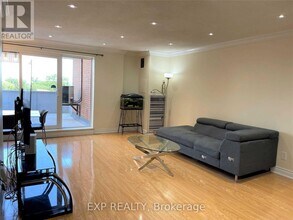 3025 The Credit Woodlands in Mississauga, ON - Building Photo - Building Photo