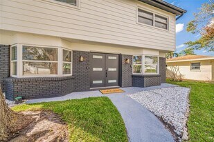 4622 Bay Crest Dr in Tampa, FL - Building Photo