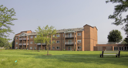 Peace Village Senior Apartments in Palos Park, IL - Foto de edificio - Building Photo