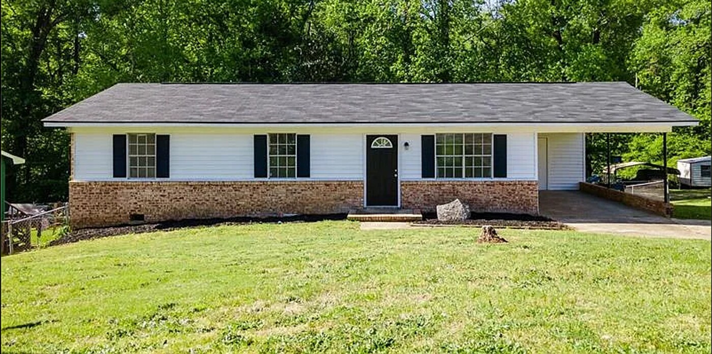 917 Gateway Dr in Phenix City, AL - Building Photo
