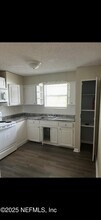 1110 Caliente Dr in Jacksonville, FL - Building Photo - Building Photo