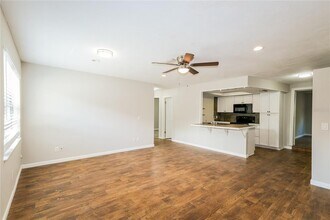9933 Lake Dr in New Port Richey, FL - Building Photo - Building Photo