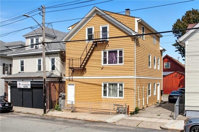 555 Branch Ave in Providence, RI - Building Photo - Building Photo