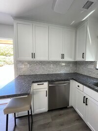 703 W College St - 6