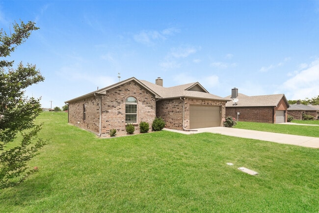 1006 Baker in Mabank, TX - Building Photo - Building Photo