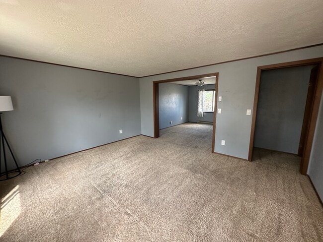 107 E Miller St in Rawlins, WY - Building Photo - Building Photo