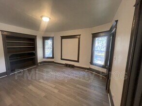 140 E Chambers St in Milwaukee, WI - Building Photo - Building Photo