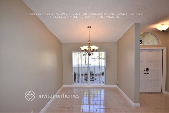 9568 E Lake Dr in Boca Raton, FL - Building Photo - Building Photo