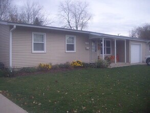 423 Dalhart Ave in Romeoville, IL - Building Photo - Building Photo